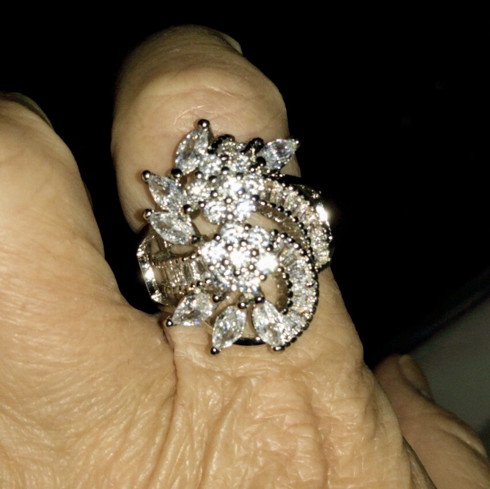 ***STUNNING WHITE SAPPHIRE RING (9)***